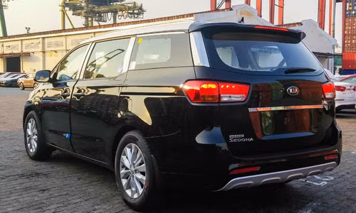 Kia Sedona 2015 bat ngo ve Viet Nam-Hinh-2