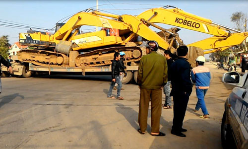 Hang chuc doi tuong la chong TTGT giai vay xe qua tai-Hinh-2