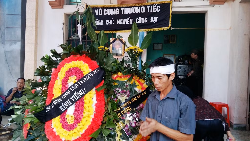 Giai quyet vu xo xat, cong an xa bi danh tu vong-Hinh-2