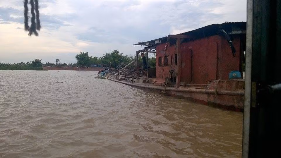 Thậm chị tàu cát còn vươn vòi "bạch tuộc" sang cả địa phận tỉnh Hải Dương.