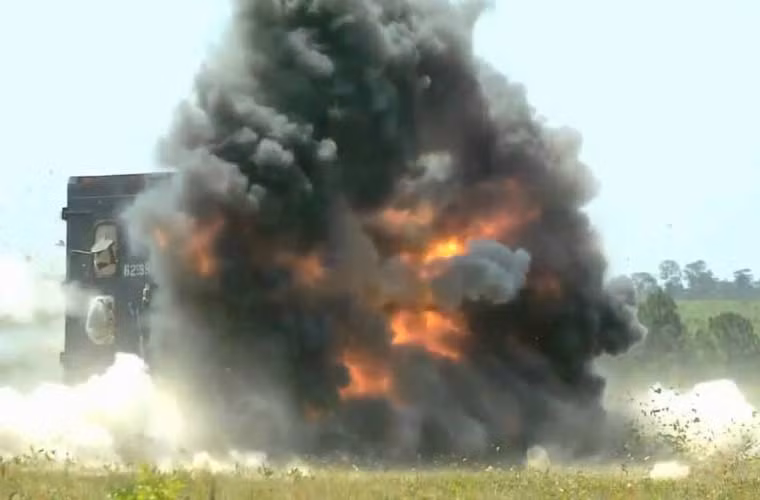 Tên lửa Hellfire sẽ là vũ khí hiệu quả cho trực thăng tấn công AH-64E Hàn Quốc khắc chế các công sự phòng ngự, hầm pháo kiên cố của Triều Tiên.