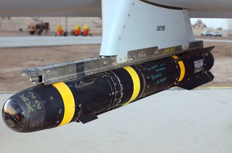 Theo thông báo từ cơ quan Hợp tác An ninh Quốc phòng Mỹ (DSCA), Hàn Quốc muốn mua 400 tên lửa chống tăng AGM-114R1 Hellfire II, 100 đạn huấn luyện ATM-114Q và 12 đạn huấn luyện có thể thu hồi M36E8 Hellfire với tổng giá trị 81 triệu USD.