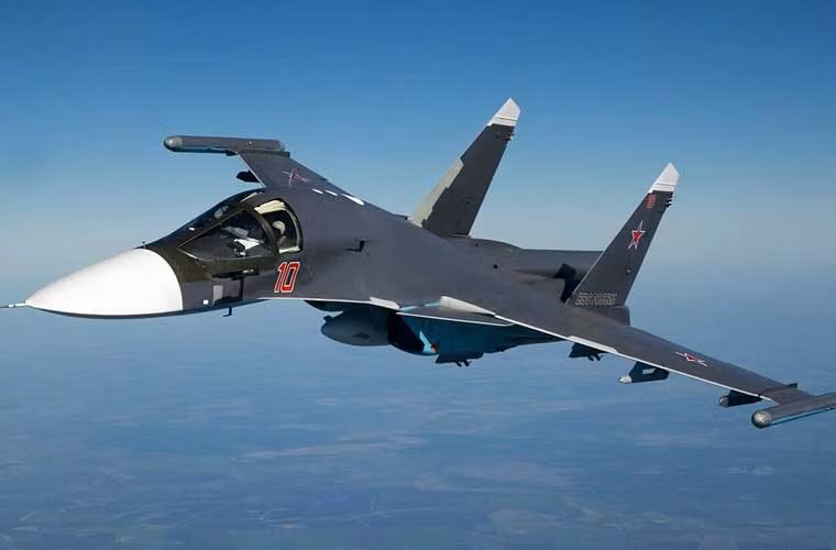 Máy bay cường kích siêu âm Sukhoi Su-34 cũng có thể sẽ lọt vào tầm ngắm của Việt Nam trong tương lai, nhằm thay thế các cường kích Su-22. Su-34 được phát triển dựa trên dòng Su-27 huyền thoại, có khả năng mang tới 8 tấn vũ khí điều khiển, trang bị radar hiện đại.