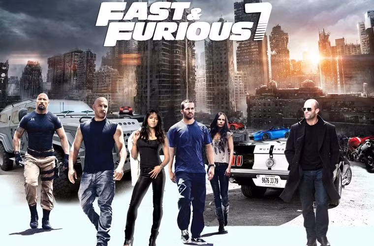 Siêu bom tấn “Fast and Furious 7” (quá nhanh và quá nguy hiểm) đang làm mưa làm gió trong làng điện ảnh trên thế giới. Bộ phim cuốn hút người xem với cảnh quay hoành tráng, những màn rượt đuổi nghẹt thở, các pha hành động thót tim và đặc biệt là 4 phút cuối chia tay diễn viên tài ba Paul Walker ở đoạn cuối lấy đi nước mắt hàng triệu khán giả. Bên cạnh đó, siêu bom tấn của làng điện ảnh thế giới 2015 còn trình diễn hàng loạt công nghệ vũ khí hiện đại của nước Mỹ khiến người xem không khỏi trầm trồ.