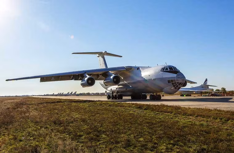 Thi thoảng, tại căn cứ cũng có sự xuất hiện của máy bay vận tải khổng lồ Il-76.