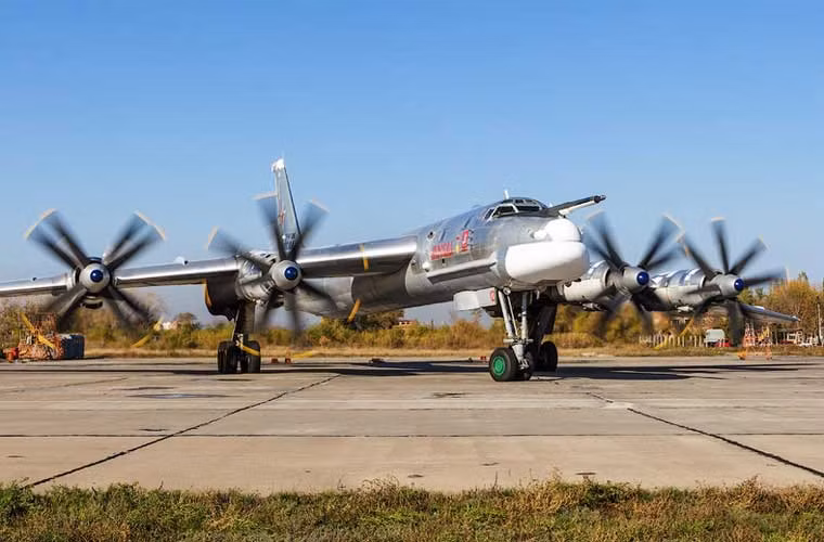 Tại căn cứ Engel’s đang duy trì khoảng 20 chiếc Tu-95MS cho hoạt động huấn luyện chiến đấu.