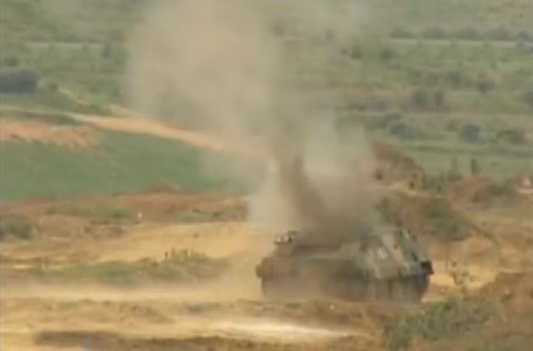 Nhìn kĩ hơn thì mục tiêu là xe thiết giáp Type 63 kiểu cũ với lớp giáp rất mỏng. Việc đem tên lửa chống tăng HJ-10 đem ra bắn thử xe thiết giáp giống như đem “dao mổ trâu giết gà”, nó chưa thể đánh giá được khả năng xuyên của HJ-10.