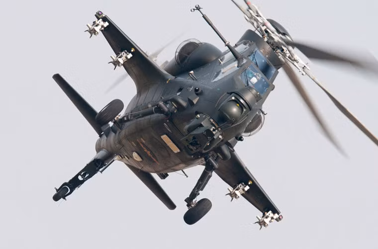 Ở mũi máy bay thiết kế ụ pháo tự động 23mm hoặc loại 25mm hoặc 30mm (có thể tùy chọn mang cả súng phóng lựu 30-40mm hoặc súng đa nòng 14,5mm).