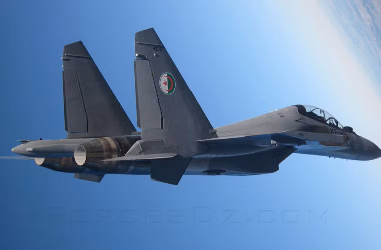 Với hai động cơ AL-31FP, Su-30MKA có thể đạt tầm bay cực đại đến 5.000km, nhiệm vụ chiến đấu liên tục đạt 4,5 tiếng đồng hồ.