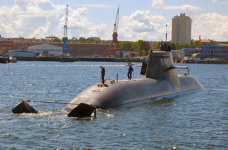 Ưu điểm của loại tàu ngầm này so với Kilo 636 của Nga là việc nó được trang bị động cơ đẩy không khí độc lập (AIP) đem lại khả năng lặn dưới nước lâu hơn so với Kilo. Cụ thể, theo nhà sản xuất, Type 212 có thể lặn liên tục 3 tuần, hoạt động với độ ồn thấp nhất (miêu tả là "cực kỳ yên tĩnh) và hầu như không thể bị phát hiện.