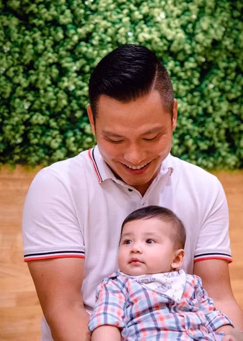 Con trai của Jennifer Phạm và doanh nhân Đức Hải đốn tim nhiều dân mạng bởi vẻ ngoài bụ bẫm, trắng trẻo. Ảnh: FBNV