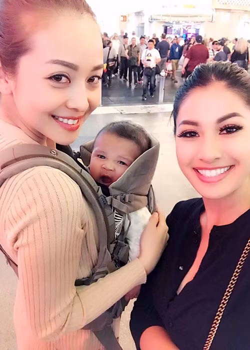 Người đẹp sinh năm 1985 vốn hạ sinh cậu con trai thứ ba ở Mỹ đúng vào dịp Giáng sinh 2016. Ảnh: FBNV