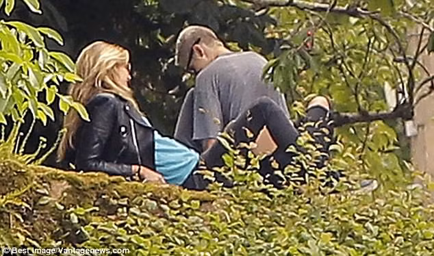 Kể từ khi bị dính scandal cặp kè với đạo diễn có vợ Rupert Sanders và bị Robert Pattison chia tay, Kristen Stewart liên tục hẹn hò đồng tính và Stella hiện là người tình đồng giới của ngôi sao Hollywood. (Ảnh: Best Image)