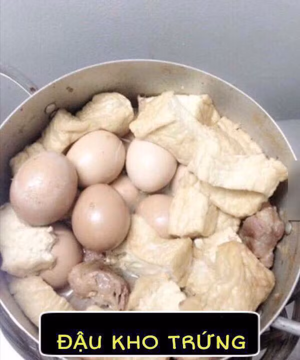 Đậu kho trứng cả vỏ cho nhiều canxi.