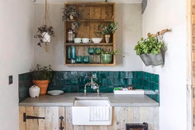 Nhà bếp đẹp lung linh chả khác gì các căn bếp đến từ truyện cổ tích.