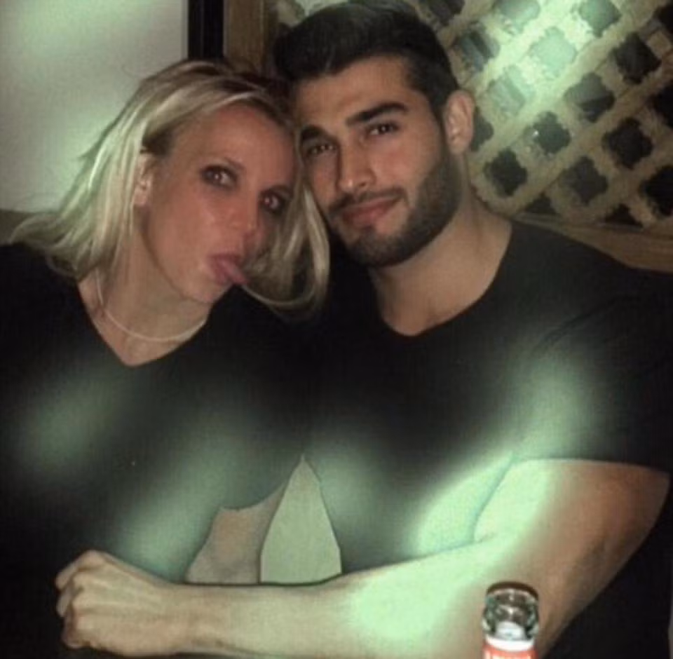 Sam Asghari từng chia sẻ một bức ảnh chụp chung với Britney Spears vào tháng 11/2016 trên Instagram nhưng sau đó đã xóa ảnh đi khi bị mọi người hỏi nhiều về mối quan hệ với ngôi sao ca nhạc. (Ảnh: Instagram)