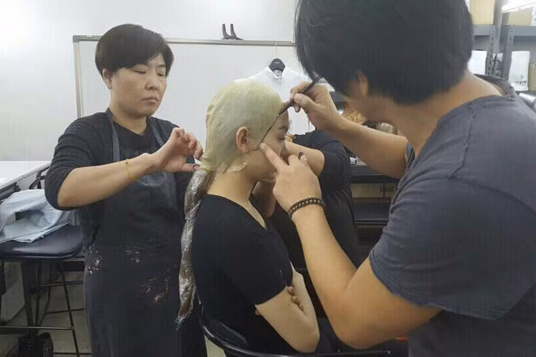 Các chuyên gia đến từ điện ảnh Hàn Quốc đã có những yêu cầu khắt khe nhất để đảm bảo tính nhất quán trong tính cách và tâm lý của ba nhân vật chính.