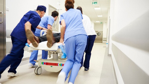 Lam viec dai ky sau bua toi, quy ong vinh vien liet nua nguoi