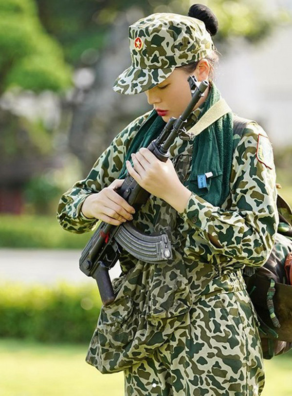 Xuất hiện trong gameshow Sao Nhập Ngũ 2020 phiên bản Nữ chiến binh, hoa hậu Kỳ Duyên gây ấn tượng bởi sự nghiêm túc, chỉn chu.