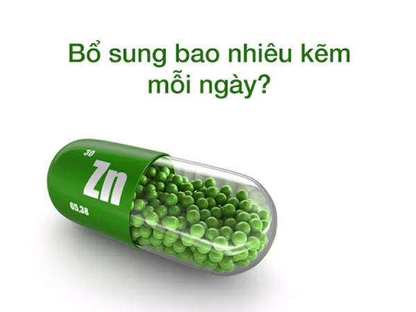 Liều khuyến cáo của kẽm là 8mg/ngày cho nữ và 11mg/ ngày cho nam. Việc sử dụng quá liều có thể khiến người dùng có thể đối diện với sự khó chịu, buồn nôn, thậm chí khiến bệnh càng trở nên tồi tệ hơn.