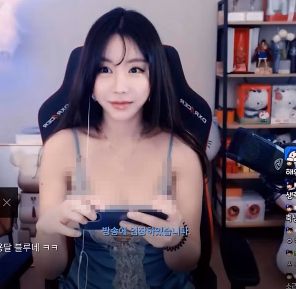 Mặc dù lượng người xem liên tục tăng một cách chóng mặt song người đẹp cũng vấp phải chỉ trích gay gắt của cộng đồng mạng.