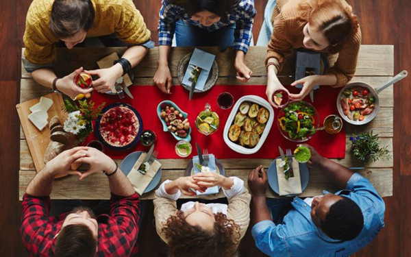  Thời gian tiêu hóa chính xác từng loại thức ăn phụ thuộc vào sức khỏe tổng thể, tuổi tác, thậm chí cả giới tính. Tuy nhiên so sánh thời gian tiêu hóa thức ăn, các nhà khoa học chia thành hai nhóm: thực phẩm có thời gian tiêu hóa nhanh và thực phẩm có thời gian tiêu hóa chậm.