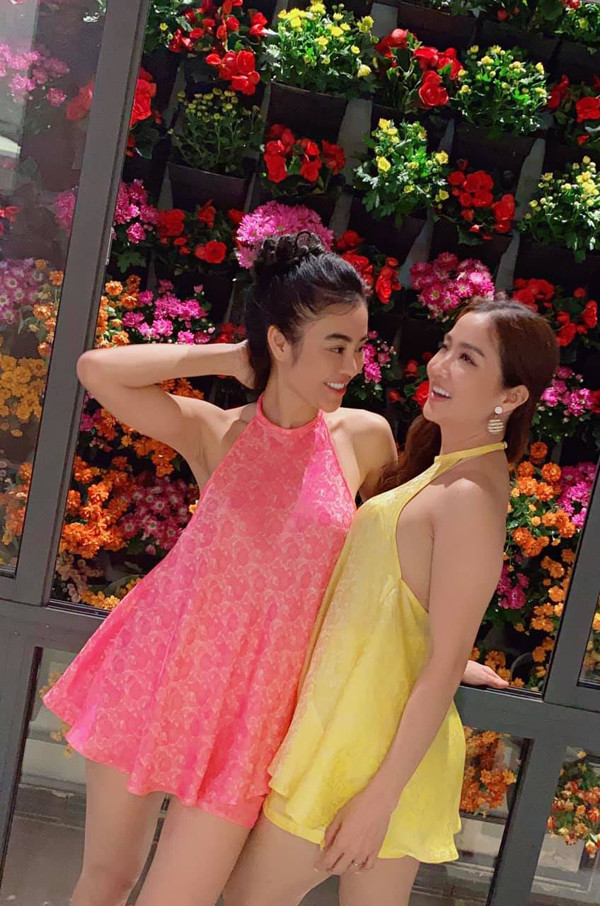 Bên cạnh lời khen nhan sắc ngày càng thăng hoa của nàng hậu, không ít người chú ý đến chiếc quần mặc cùng khá ngắn, như “tàng hình”.