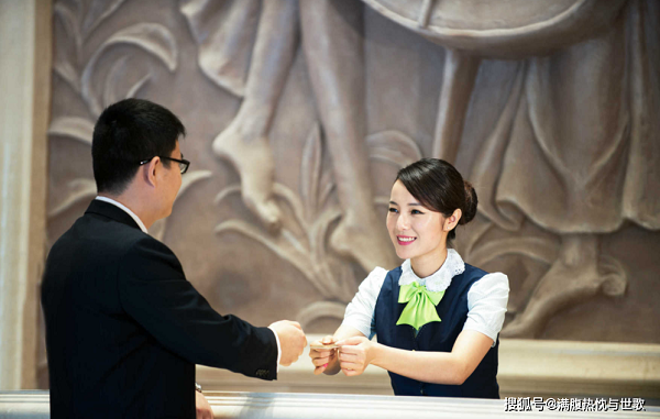 Đặt phòng khách sạn là điều không thể thiếu khi đi du lịch xa nhà. Khi nhận phòng, lễ tân hoặc buồng phòng sẽ nhắc bạn bật đèn toilet khi ngủ. Nhiều người không biết, hiểu lầm lời khuyên này liên quan đến các vấn đề tâm linh.