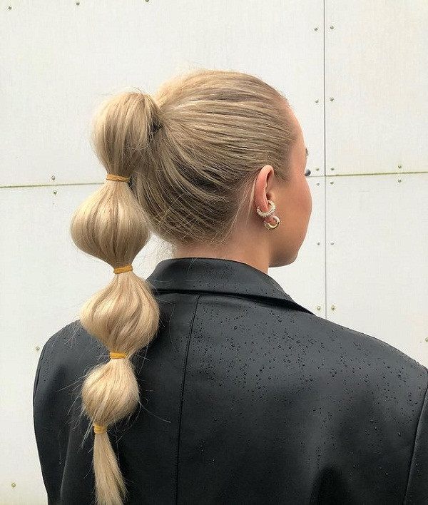 Để tạo điểm nhấn, chị em có thể chọn màu thun màu sắc nổi bật khác nhau hoặc màu phù hợp với trang phục.