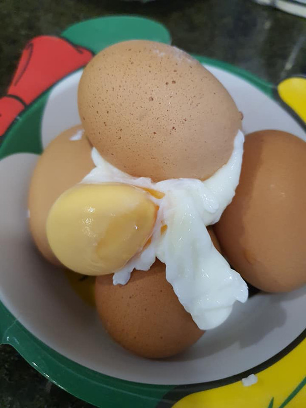 Dạo quanh nhóm, không thiếu món ăn phiên bản lỗi được viết caption siêu hài hước, khiến người xem cười ra nước mắt. Ảnh: FB Hội Ghét bếp, không nghiện nhà.