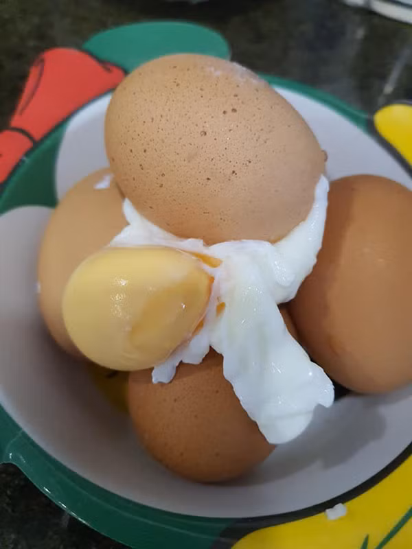 Dạo quanh nhóm, không thiếu món ăn phiên bản lỗi được viết caption siêu hài hước, khiến người xem cười ra nước mắt. Ảnh: FB Hội Ghét bếp, không nghiện nhà.