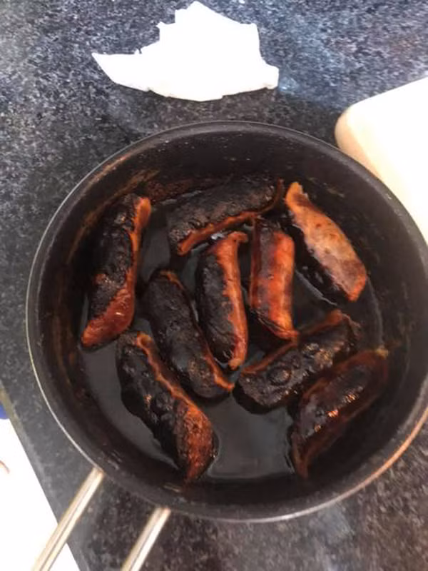 Ngoài những món đặc trưng ngày Tết, nhóm Ghét bếp, không nghiện nhà cũng cho ra đời loạt món bóng đêm – đặc sản của team vụng khi vào bếp.