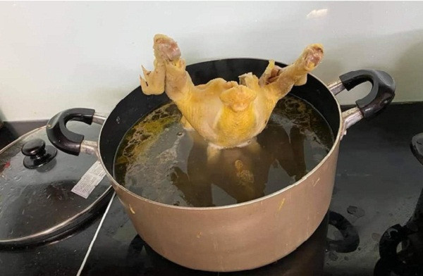 Lần đầu tiên nhờ chồng luộc gà cúng giao thừa và cái kết. 