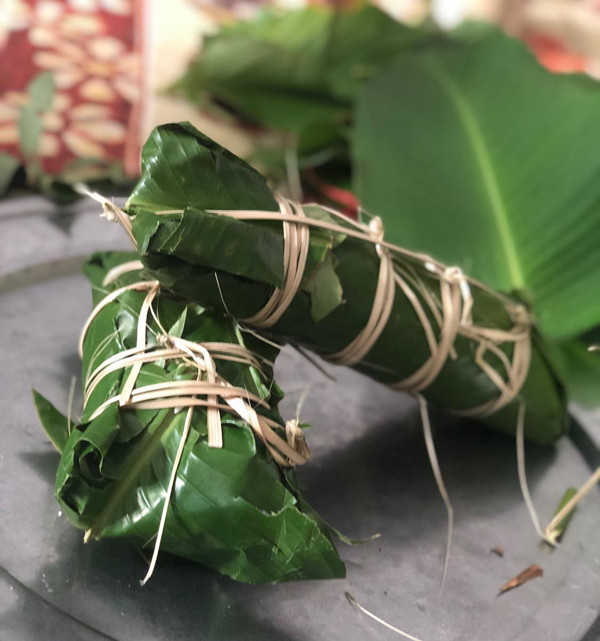 Ngoài gà, bánh chưng là món không thể thiếu dịp Tết. Thành quả lần đầu gói bánh không thể vuông vắn hơn.