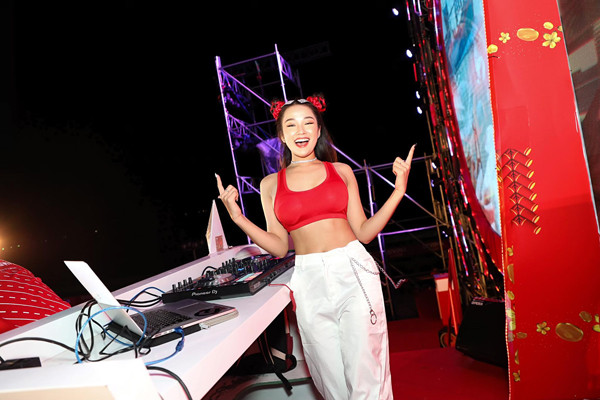 Tôi không theo đuổi hoàn toàn theo phong cách sexy. Bản thân hướng đến hình ảnh một DJ cá tính, phong cách mạnh mẽ”. Ảnh: FBNV.