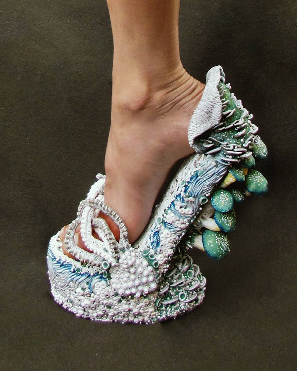 Một lần nữa Kermit Tesoro khiến công chúng ngạc nhiên bởi thiết kế kết hợp hài hòa giữa những cây nấm li ti.