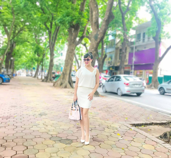 Hầu hết các trang phục nghệ sĩ 7X ưu ái chọn mặc đều tôn lên vẻ đẹp mềm mại nữ tính.