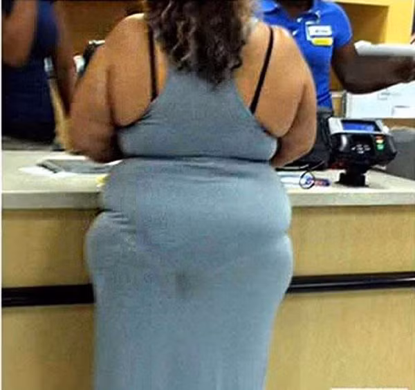 Tốt nhất nên may theo số đo từng người. Đừng cố tiếc những bộ đồ chật chội khiến người mặc như bị bó trong chiếc váy. Ảnh: Internet.