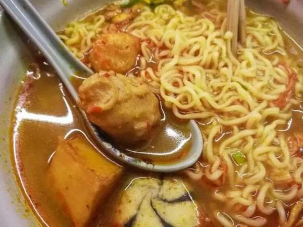 Nguyên nhân bởi mì ăn liền chứa nhiều chất phụ gia, dầu mỡ. Ăn hàng ngày sẽ uy hiếp sự ổn định huyết áp cơ thể. Ảnh minh họa: Internet.