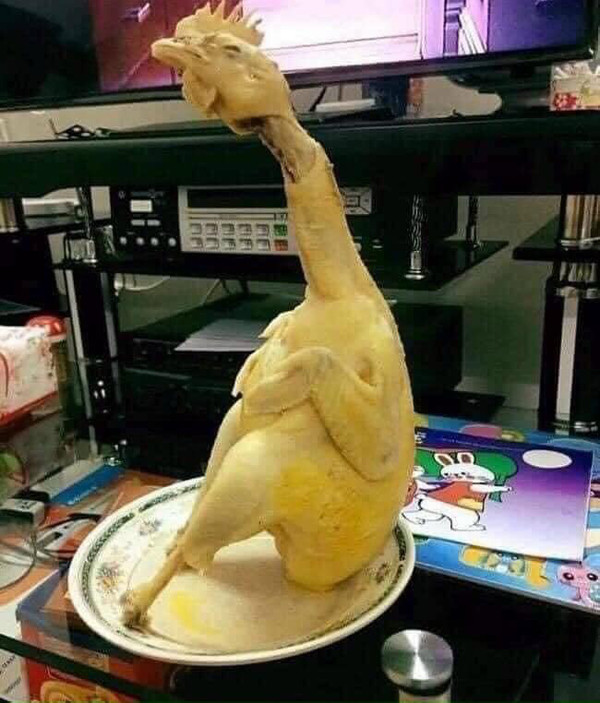 Những chú gà cúng vênh váo kiểu này liệu có tỏ được tâm thành của con cháu?