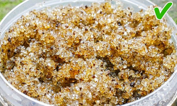 Để tránh mối nguy từ lạm dụng xà phòng tắm, bạn có thể tận dụng dưỡng chất gốc thực vật để thay thế. Chúng có thể loại bỏ bụi bẩn, tế bào chết mà không phá vỡ lượng dầu bảo vệ trên da.