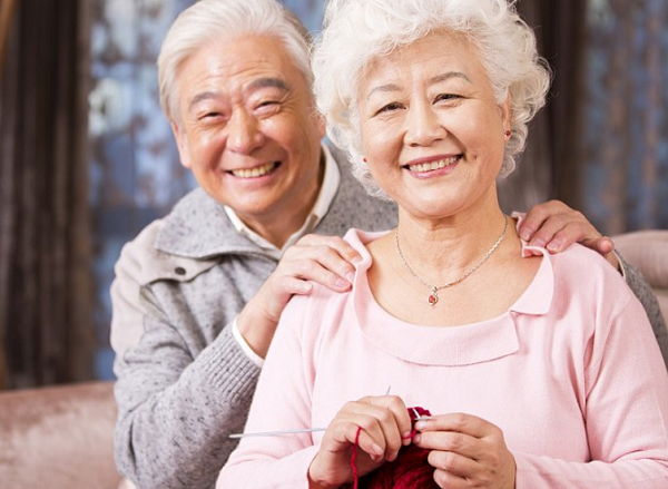 Khi con người già đi, nhiều thay đổi có thể ảnh hưởng đến tần suất quan hệ tình dục cũng như mức độ hài lòng với đời sống tình dục ở người cao tuổi.