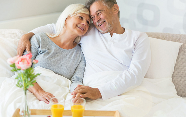 Đối với những người trong độ tuổi 50-60, duy trì cuộc sống vợ chồng mỗi tháng 2-3 lần sẽ rất tốt. Nó có ích cho việc thúc đẩy sự hòa hợp giữa hai người cũng như điều hòa nội tiết tố nam, nữ trong cơ thể.