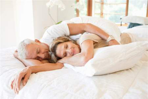 Dù vậy, tình dục ở người cao tuổi vẫn diễn ra với khoảng 40% đàn ông và phụ nữ ở độ tuổi từ 65 - 80. Thậm chí, một khảo sát cho thấy mức độ hài lòng về tình dục phụ nữ cao tuổi còn cao hơn phụ nữ trung niên.