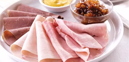 Giống như thịt xông khói, giăm bông chứa nhiều nitrit. Thật không may, các hợp chất này có thể chuyển thành nitrosamine – chất gây ung thư ở chuột trong phòng thí nghiệm.