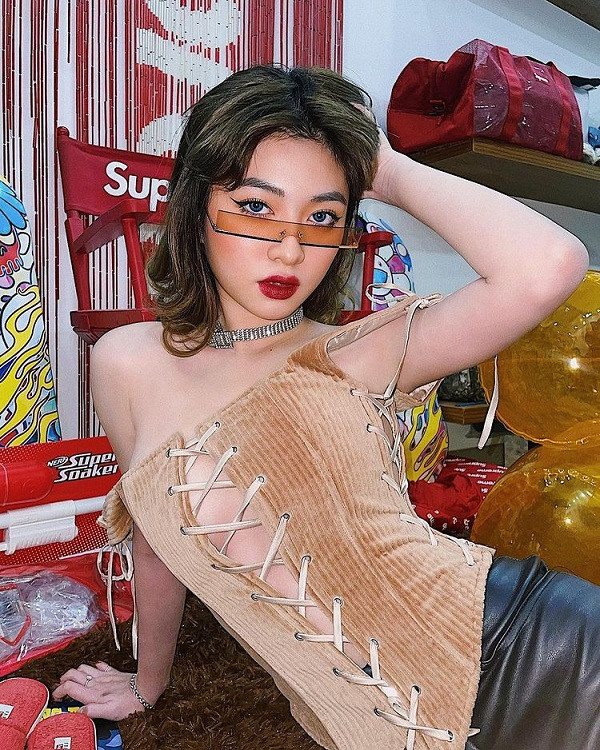 Ngoài gương mặt đẹp lai Tây, Bảo Ngọc còn thu hút sự chú ý nhờ body quyến rũ và phong cách thời trang phóng khoáng.