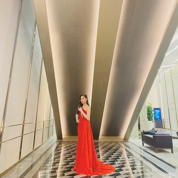 Kể từ khi trở thành huấn luyện viên của Thần tượng Bolero 2019, phong cách thời trang của nữ ca sĩ có sự thay đổi lớn.