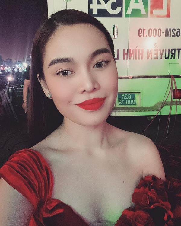 Đoạt giải quán quân X – Factor, giải vàng Remix cùng việc hoạt động nghệ thuật tích cực, tên tuổi ca sĩ Giang Hồng Ngọc ngày càng được biết đến.