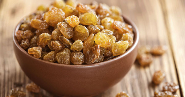 Bên cạnh đó, nước nho khô còn chứa lượng kali cao giúp thải lượng natri dư thừa, giảm huyết áp.