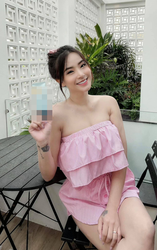 Không thể phủ nhận nhan sắc, vóc dáng đáng ngưỡng mộ của bà mẹ 3 con trong những bộ đồ hở bạo. Thế nhưng nhiều người cho rằng Hải Băng ngày càng ăn mặc phản cảm.